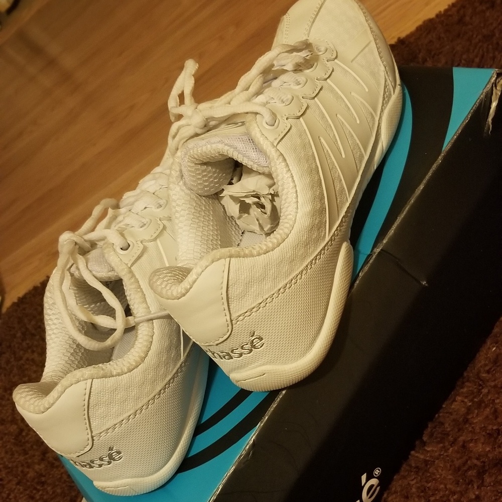 Chassé cheer shoe